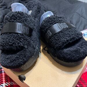 Black Ugg Sherpa slides